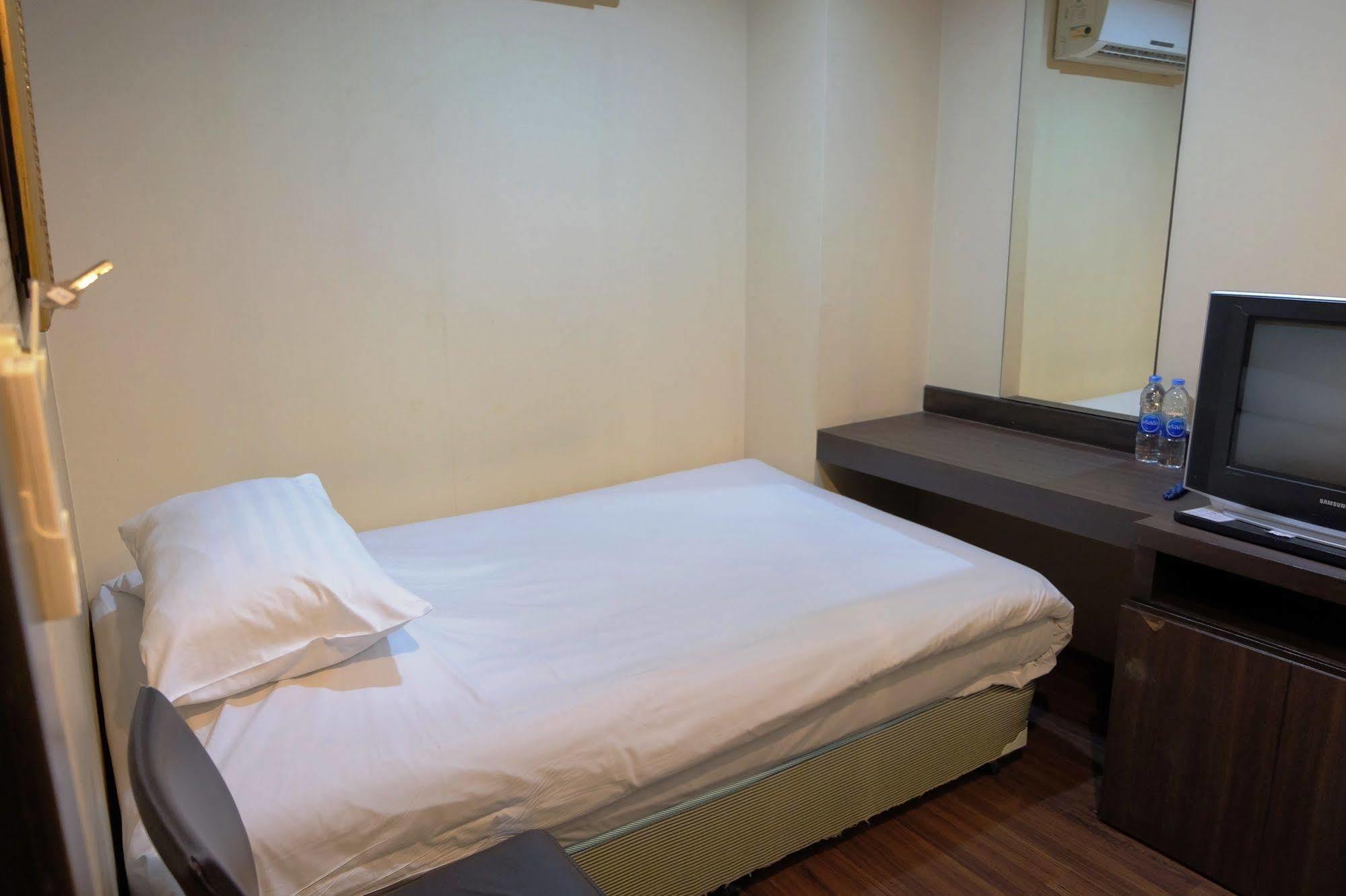 בנגקוק Take A Rest Hotel מראה חיצוני תמונה